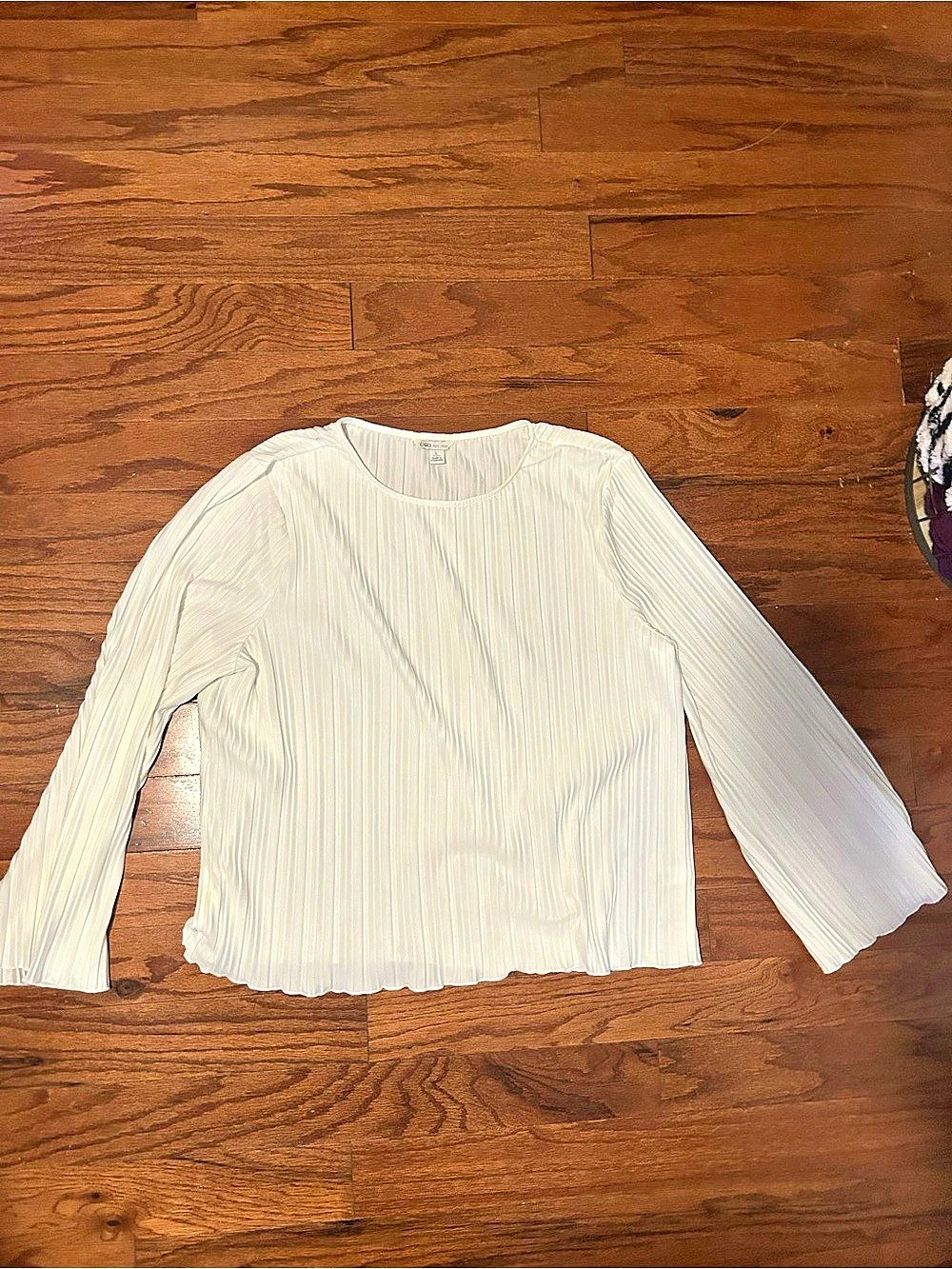 Cato Long Sleeve Pleated Top in White Size Medium Like New